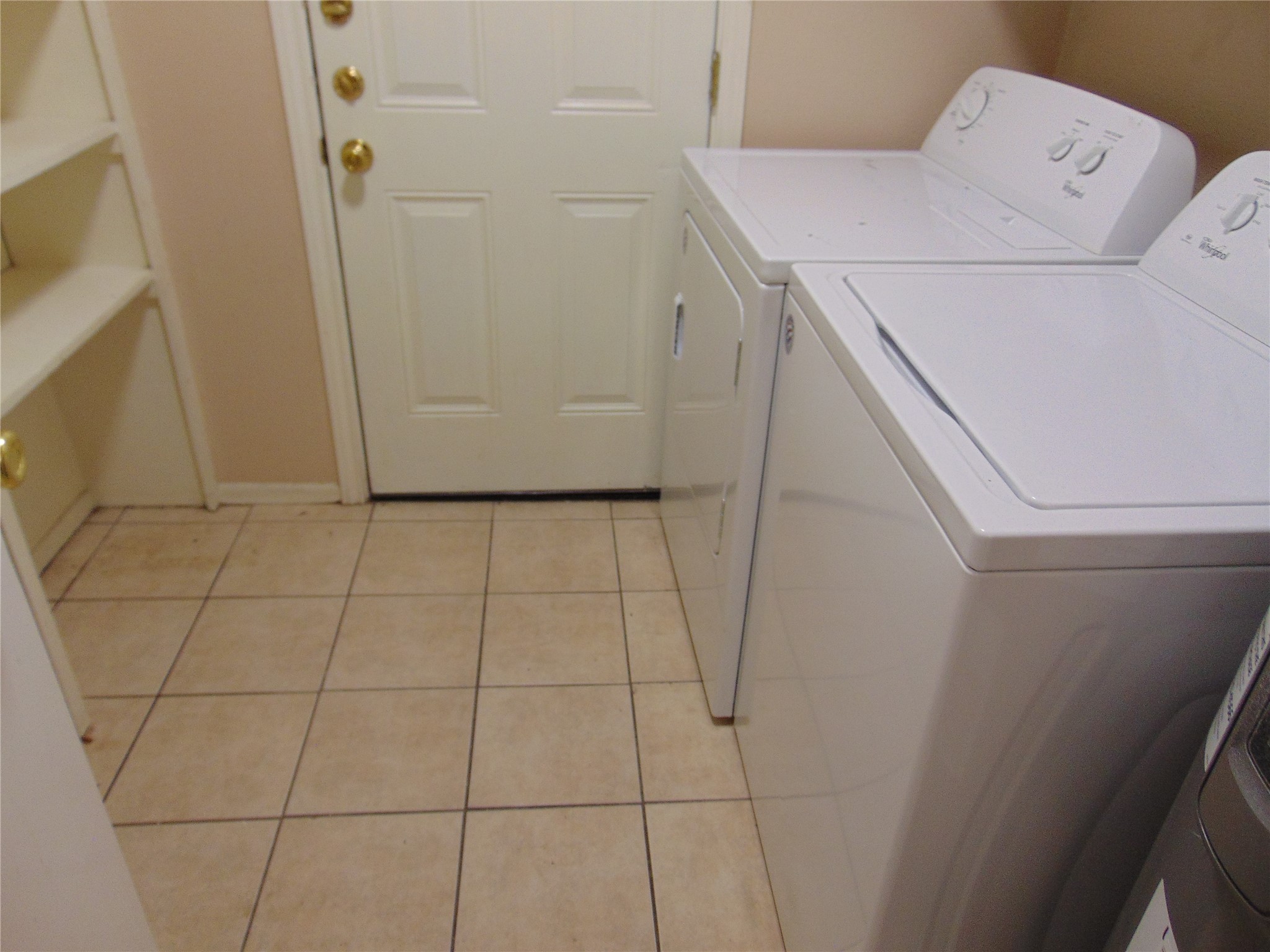 407 Live Oak Street Kyle, TX 78640 - Photo 5 of 9 a utility room with dryer and washer