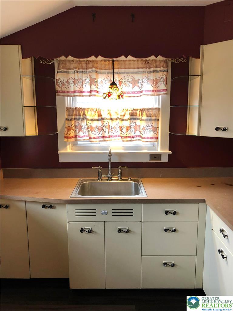 1214 Maple Street Bethlehem, PA 18018 - Photo 7 of 13