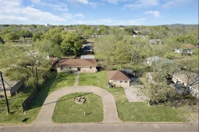 $349,000 | 801 1/2 East Ave C, Lampasas, TX 76550