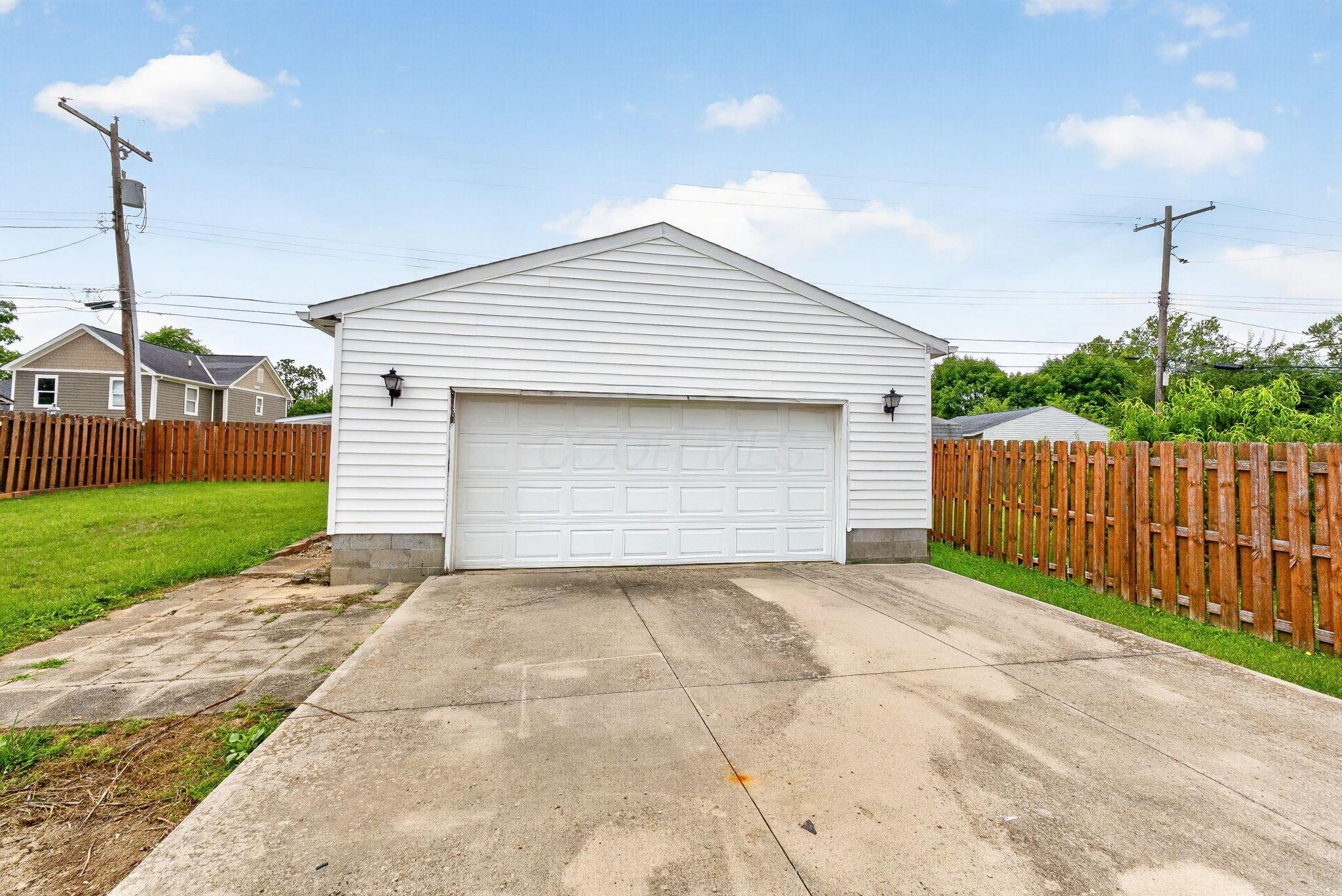 487 Hiler Road Columbus, OH 43228 - Photo 25 of 27 487 Hiler (Exterior)-10
