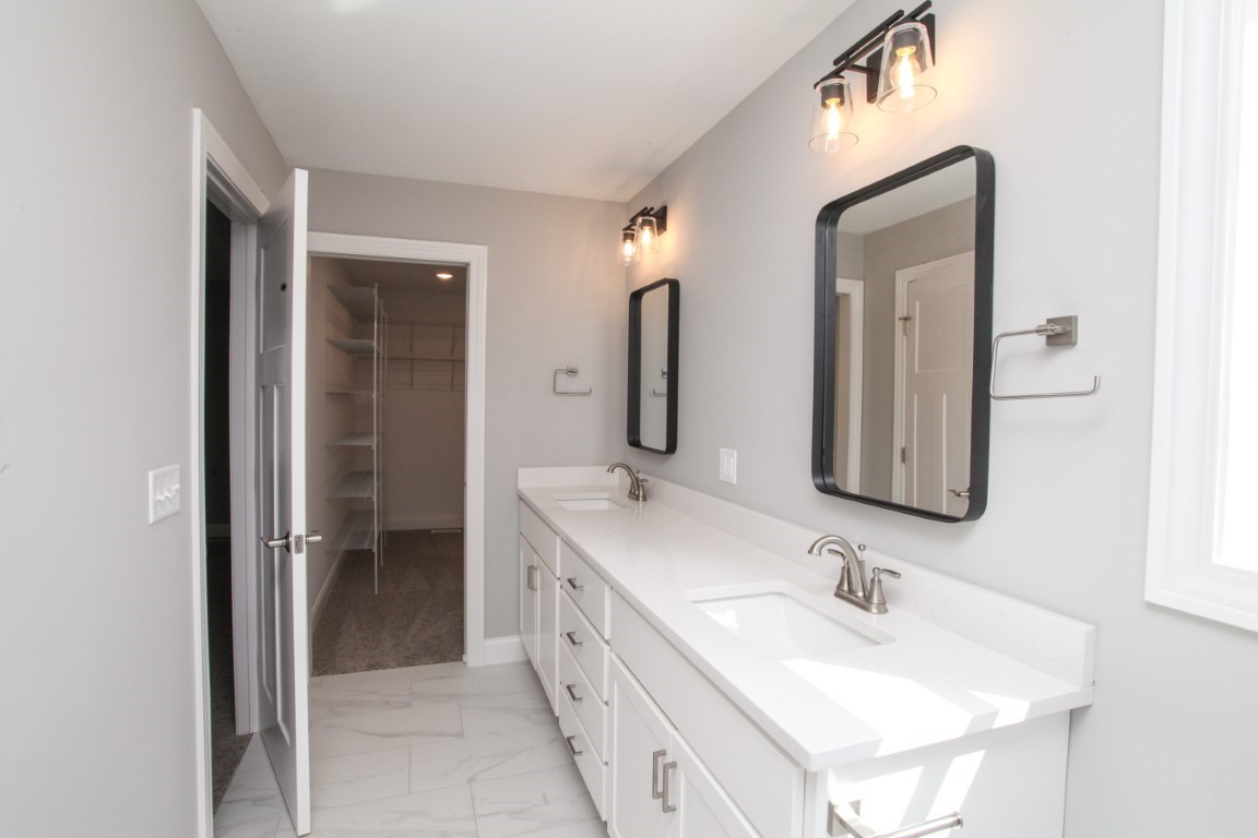 9 Brookstone Circle Bloomington, IL 61704 - Photo 28 of 40 a bathroom with 2 sink and a mirror