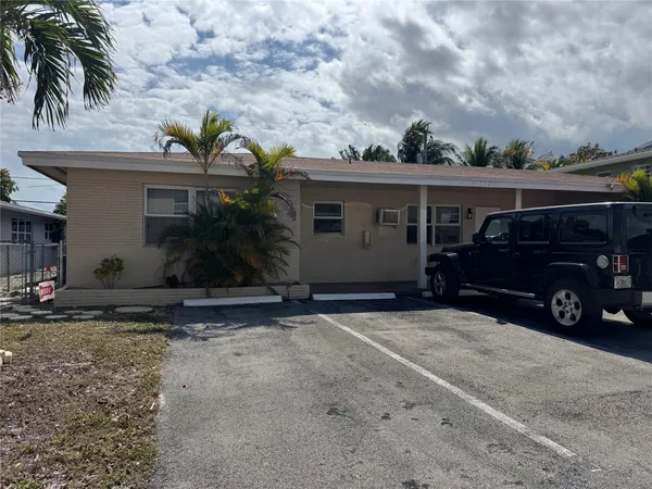 $2,000 | 1360 Southeast 3rd Court, Deerfield Beach, FL 33441