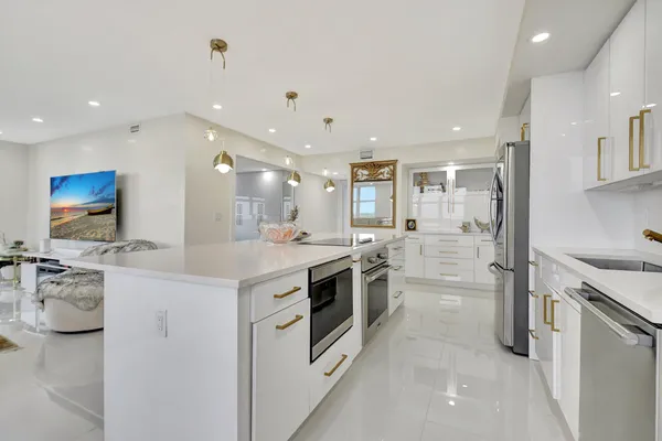 $3,800 | 5440 North Ocean Drive, Unit 1002, Singer Island, FL 33404