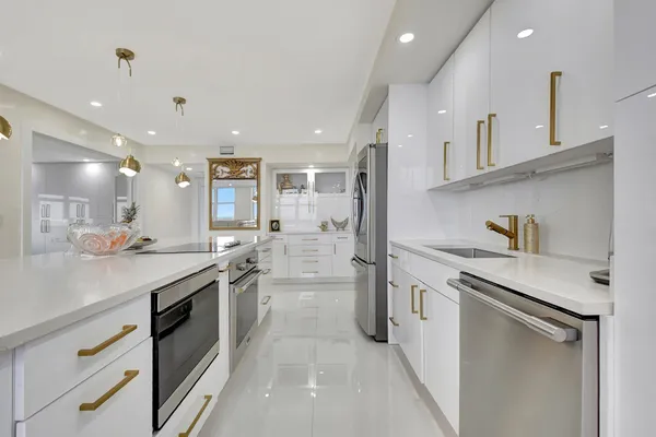 $3,800 | 5440 North Ocean Drive, Unit 1002, Singer Island, FL 33404