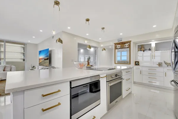 $3,800 | 5440 North Ocean Drive, Unit 1002, Singer Island, FL 33404