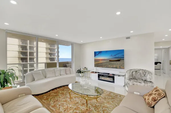 $3,800 | 5440 North Ocean Drive, Unit 1002, Singer Island, FL 33404