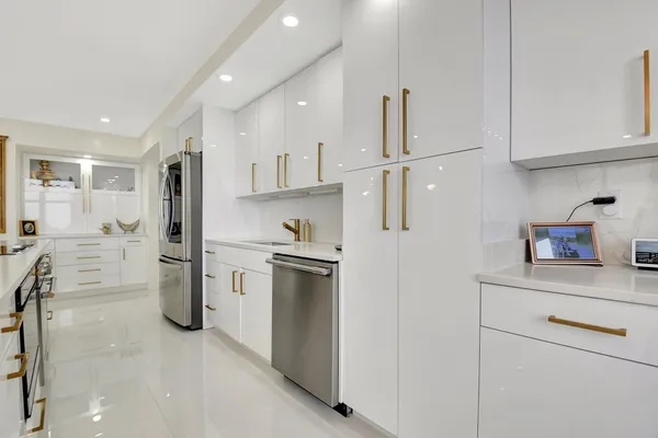 $3,800 | 5440 North Ocean Drive, Unit 1002, Singer Island, FL 33404