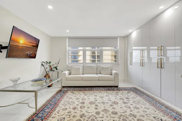 $3,800 | 5440 North Ocean Drive, Unit 1002, Singer Island, FL 33404