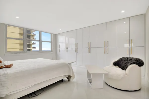 $3,800 | 5440 North Ocean Drive, Unit 1002, Singer Island, FL 33404