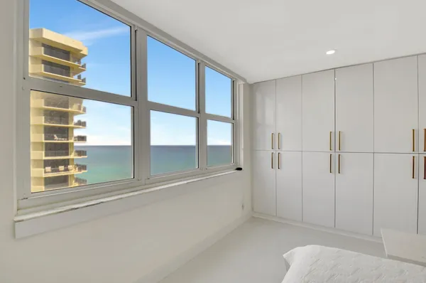 $3,800 | 5440 North Ocean Drive, Unit 1002, Singer Island, FL 33404