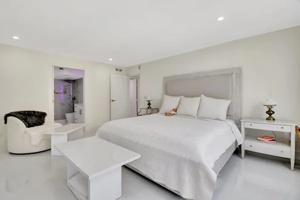 $3,800 | 5440 North Ocean Drive, Unit 1002, Singer Island, FL 33404