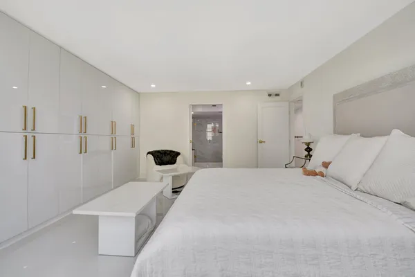 $3,800 | 5440 North Ocean Drive, Unit 1002, Singer Island, FL 33404