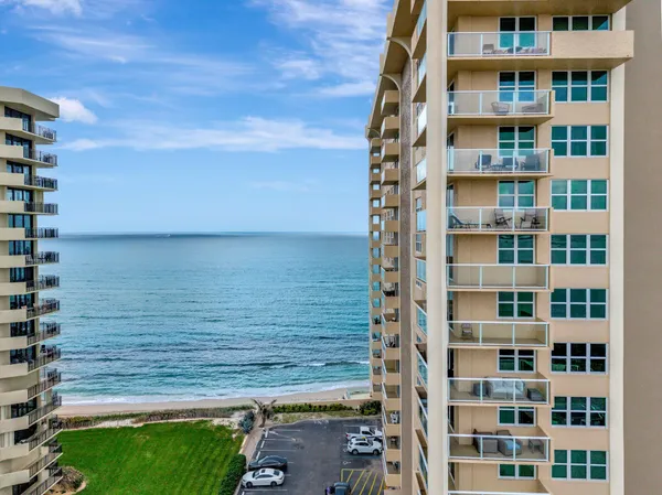 $3,800 | 5440 North Ocean Drive, Unit 1002, Singer Island, FL 33404