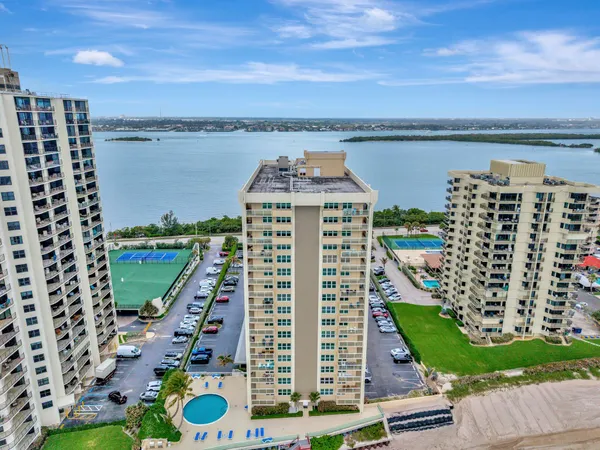 $3,800 | 5440 North Ocean Drive, Unit 1002, Singer Island, FL 33404