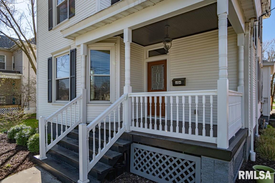 606 Walnut Street Washington, IL 61571 - Photo 4 of 36 Gallery Image 4