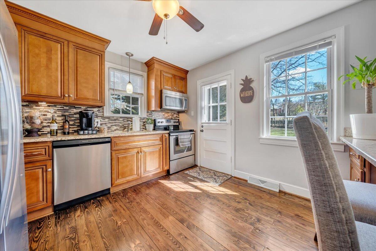 2438 Livingston Road Southwest Roanoke, VA 24015 - Photo 13 of 33 14-MIB06095