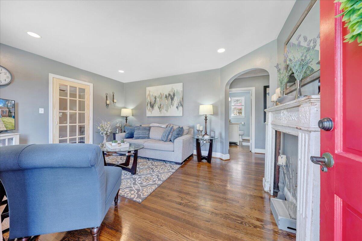 2438 Livingston Road Southwest Roanoke, VA 24015 - Photo 6 of 33 06-MIB06143