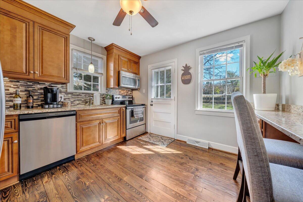 2438 Livingston Road Southwest Roanoke, VA 24015 - Photo 10 of 33 11-MIB06080