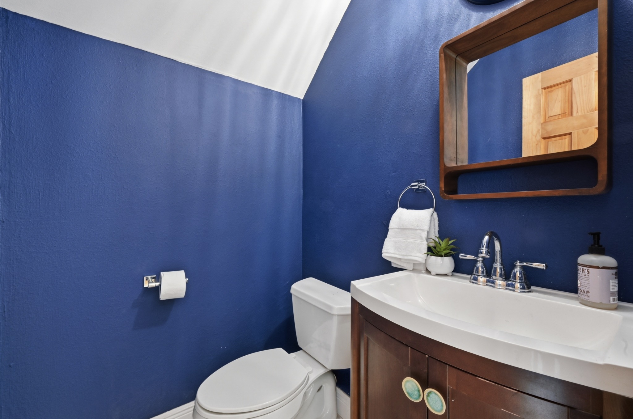 708 Shade Tree Drive Austin, TX 78748 - Photo 24 of 32 There is also a convenient main floor guest powder room.