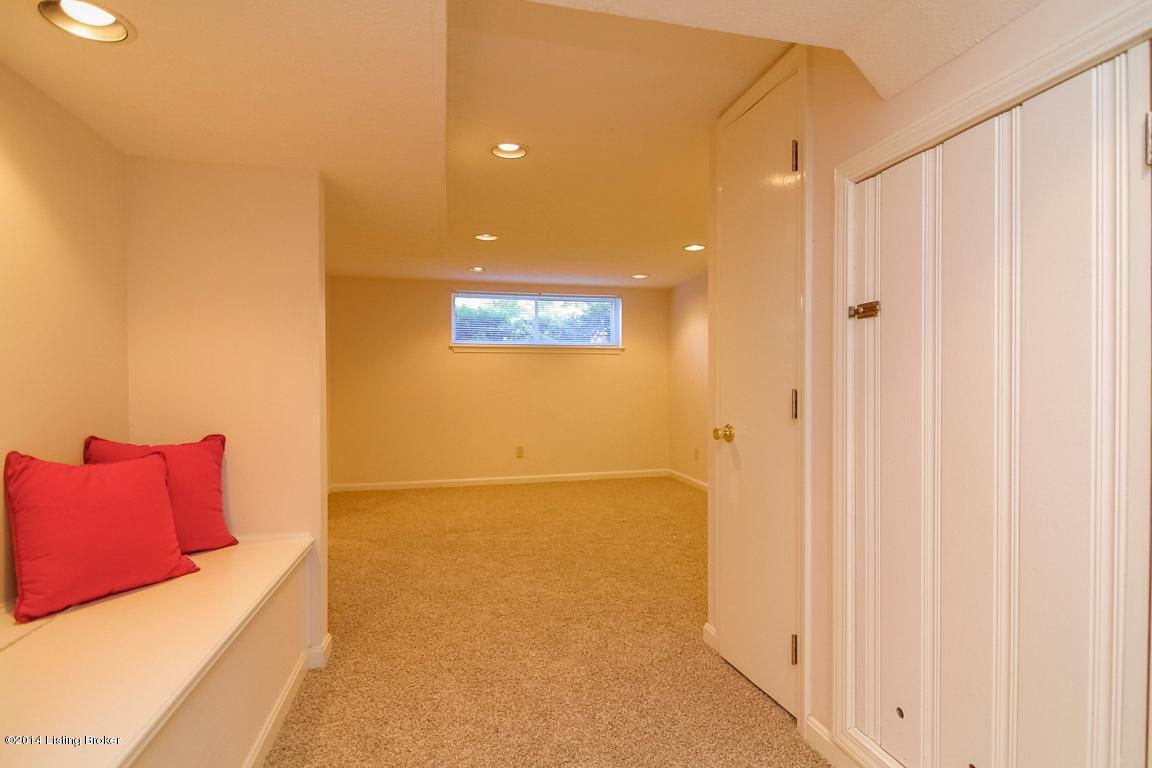 4218 Dolphin Road Louisville, KY 40220 - Photo 12 of 49 0029
