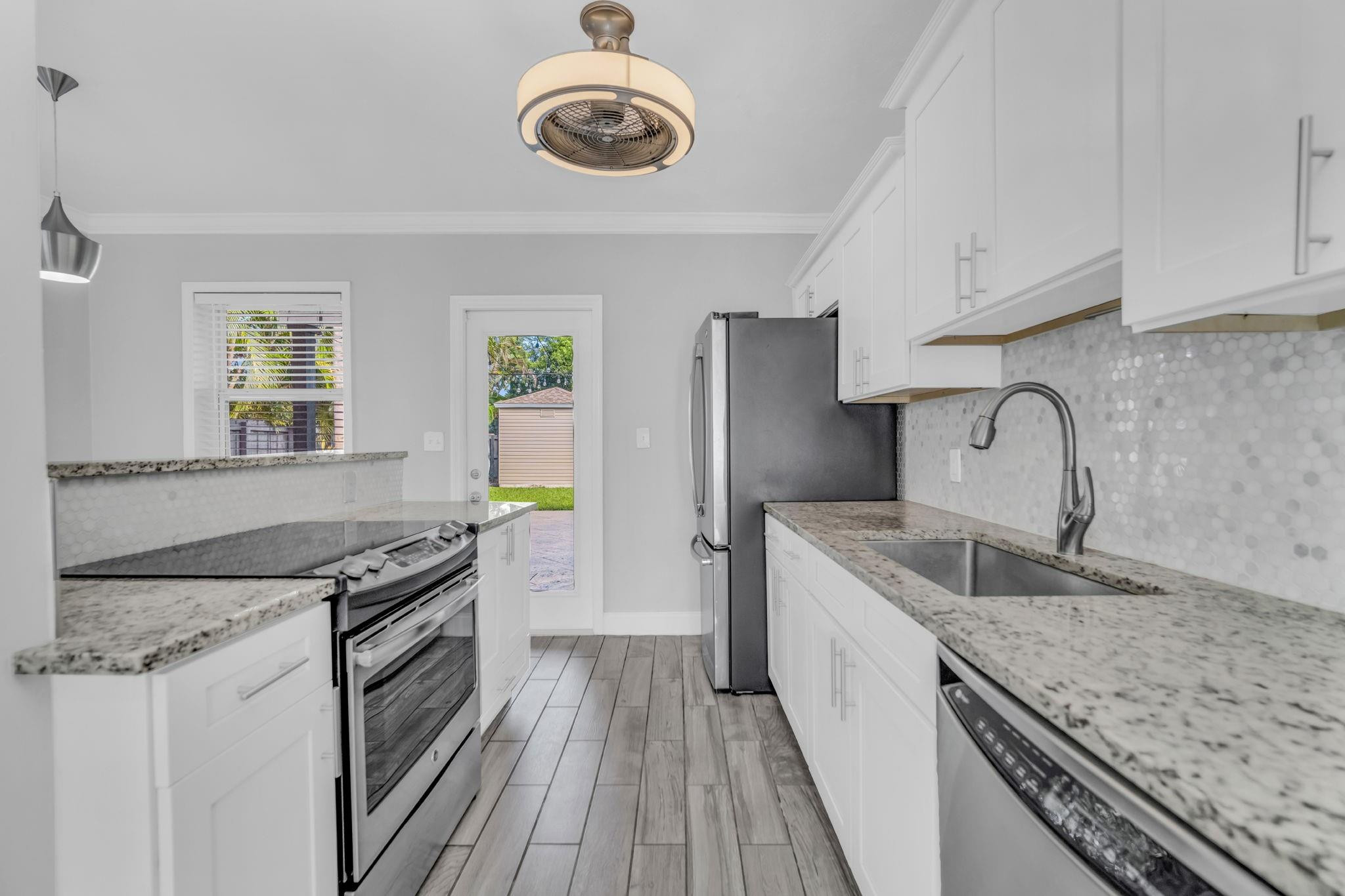 915 North 31st Road Hollywood, FL 33021 - Photo 7 of 45 Photo 7