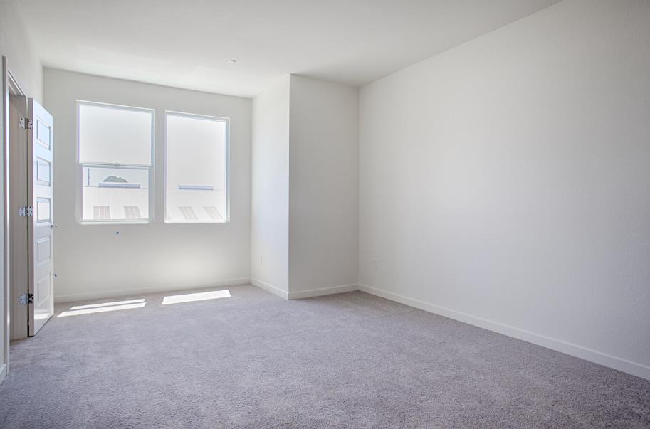 1672 17th Street Oakland, CA 94607 - Photo 19 of 24 an empty room with windows