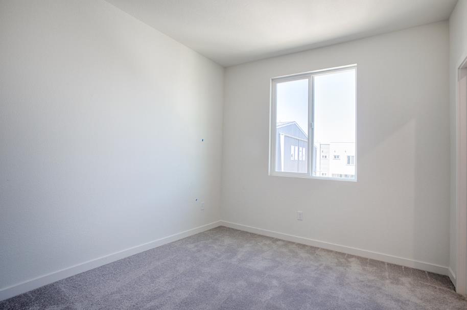 1672 17th Street Oakland, CA 94607 - Photo 23 of 24 an empty room with a window