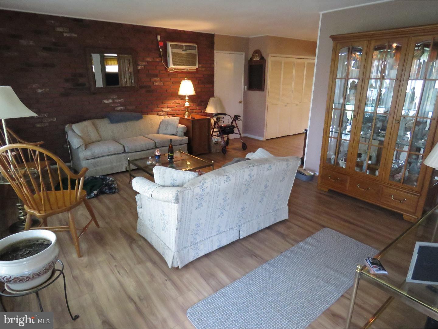 40 Candytuft Road Levittown, PA 19057 - Photo 3 of 13 Gallery Image 3