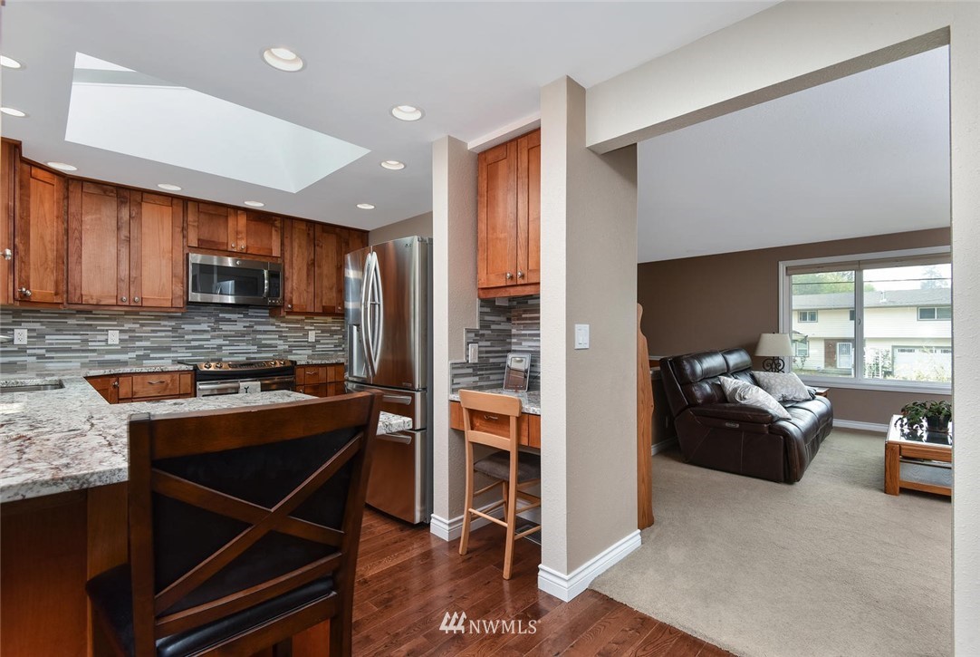 12040 155th Avenue Southeast Renton, WA 98059 - Photo 6 of 25 Gallery Image 6