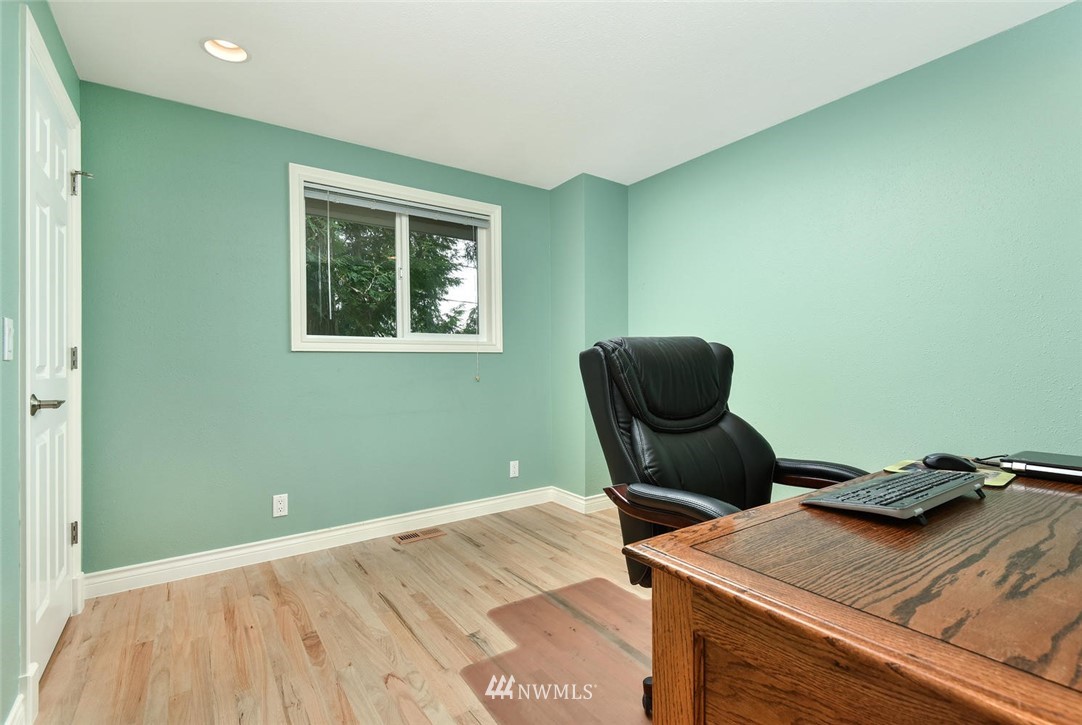 12040 155th Avenue Southeast Renton, WA 98059 - Photo 10 of 25 Gallery Image 10