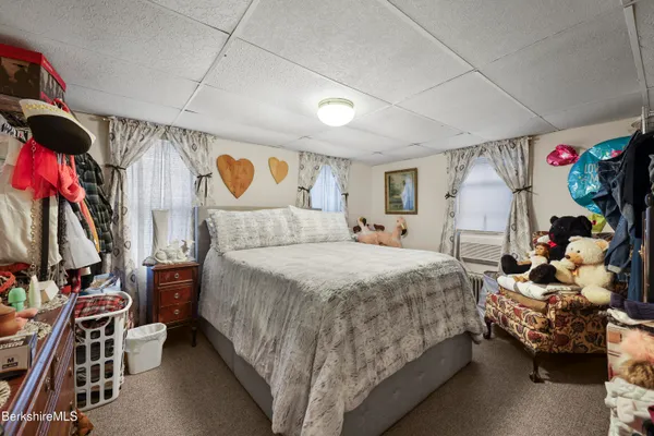 $215,000 | 585-a & B State Road, North Adams, MA 01247