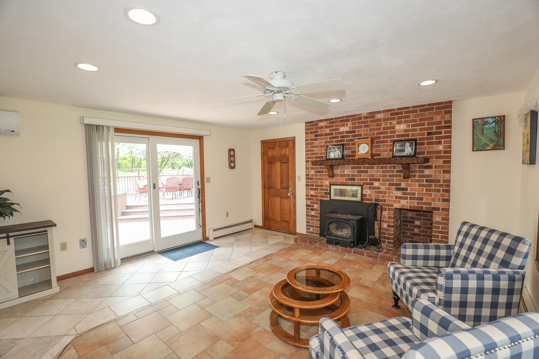 513 Mammoth Road Pelham, NH 03076 - Photo 11 of 40