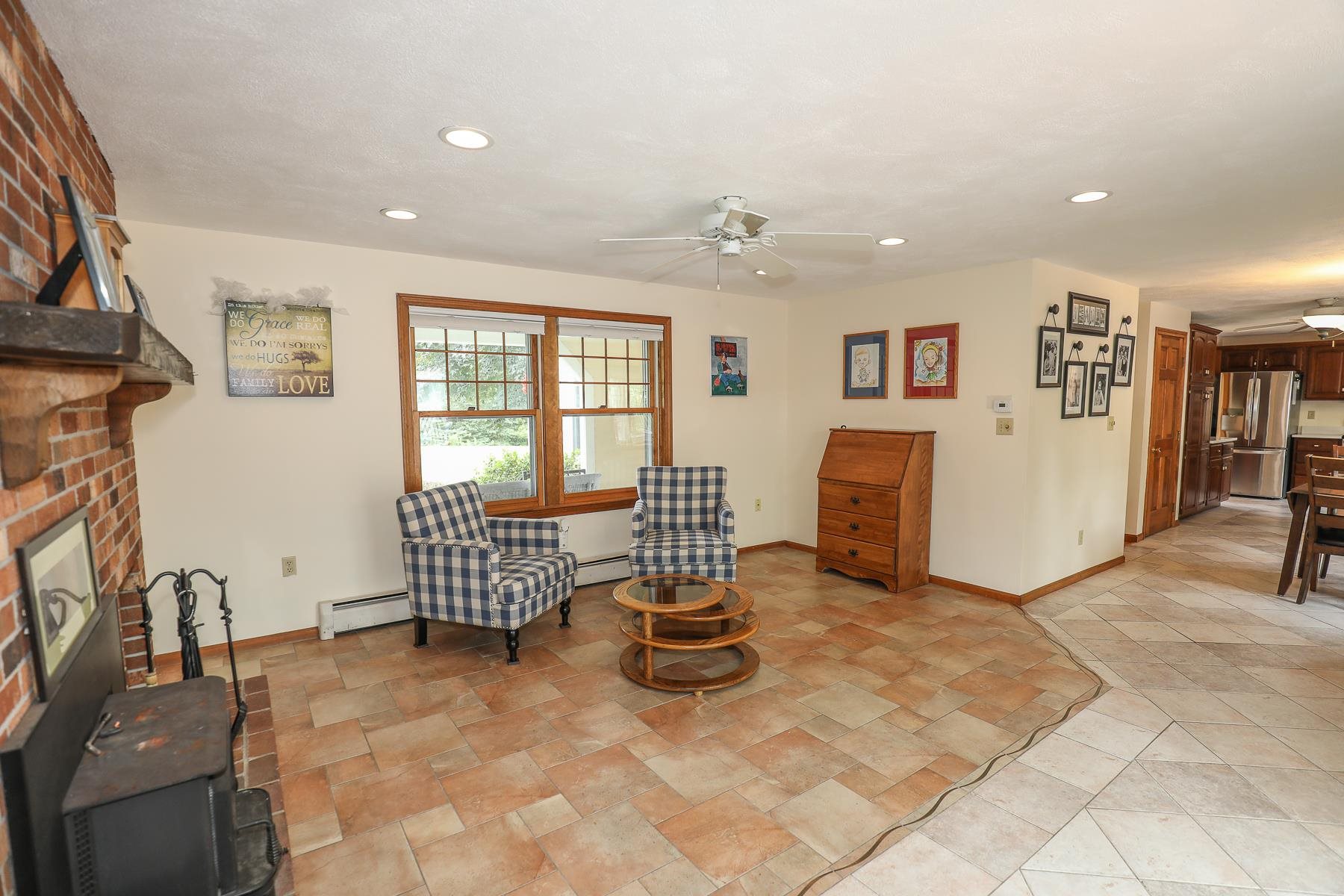 513 Mammoth Road Pelham, NH 03076 - Photo 12 of 40
