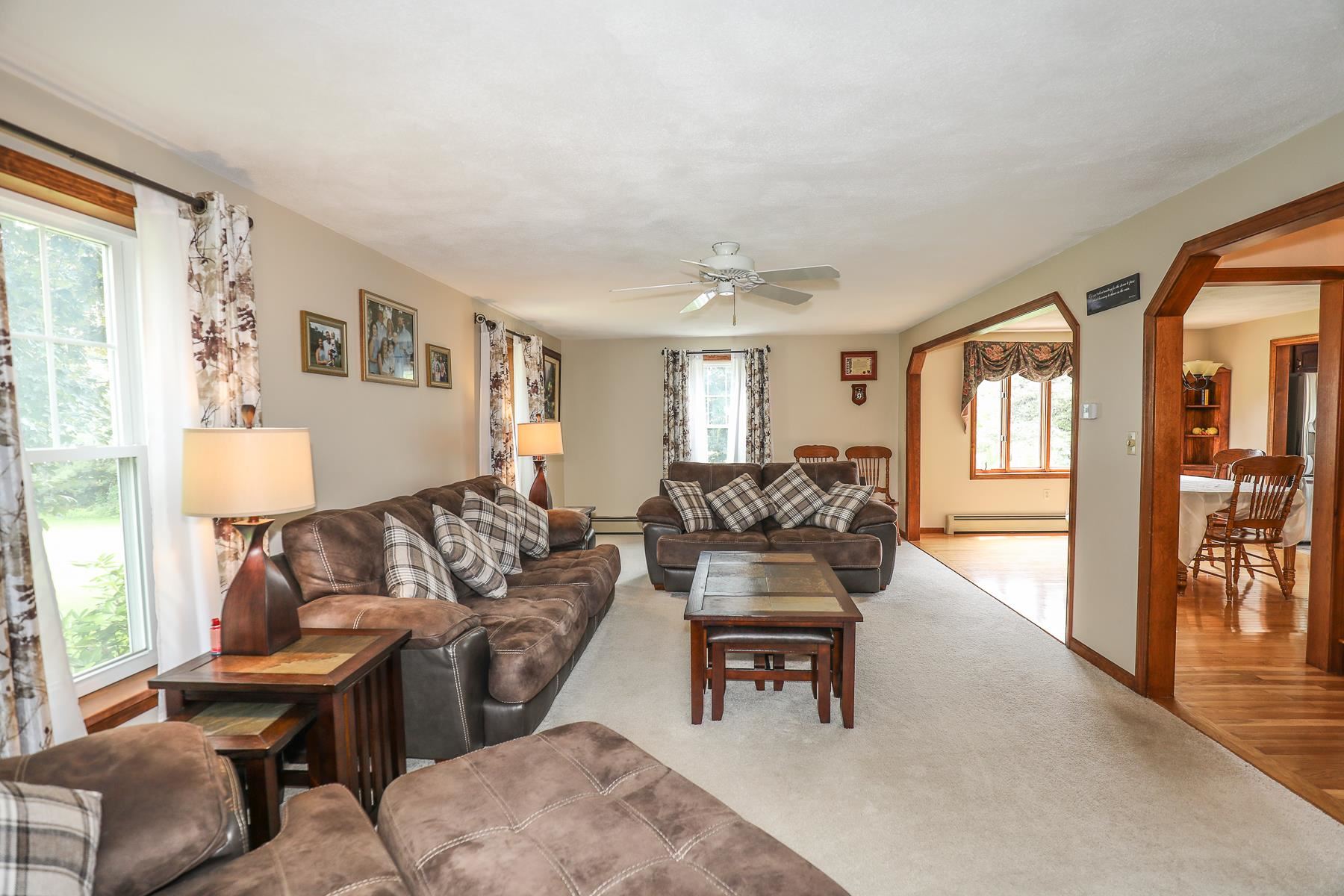 513 Mammoth Road Pelham, NH 03076 - Photo 13 of 40