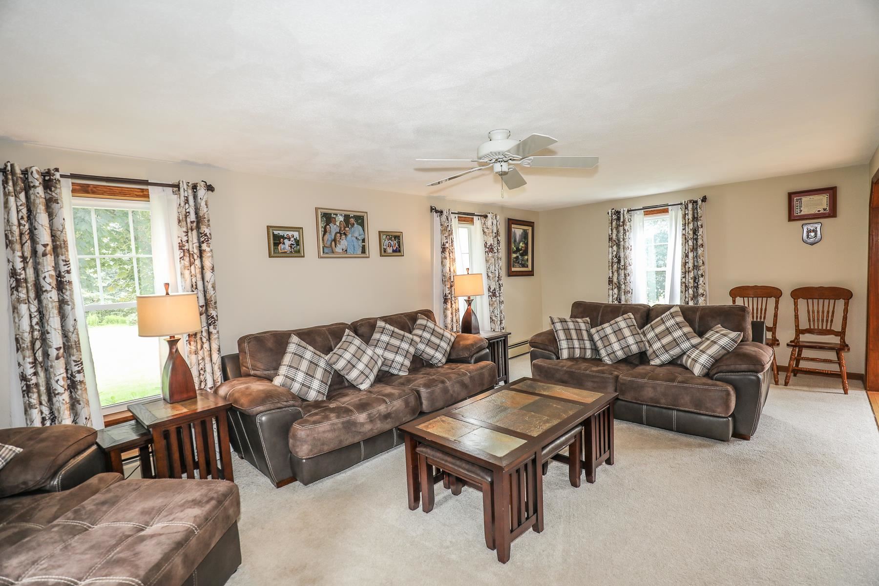 513 Mammoth Road Pelham, NH 03076 - Photo 14 of 40