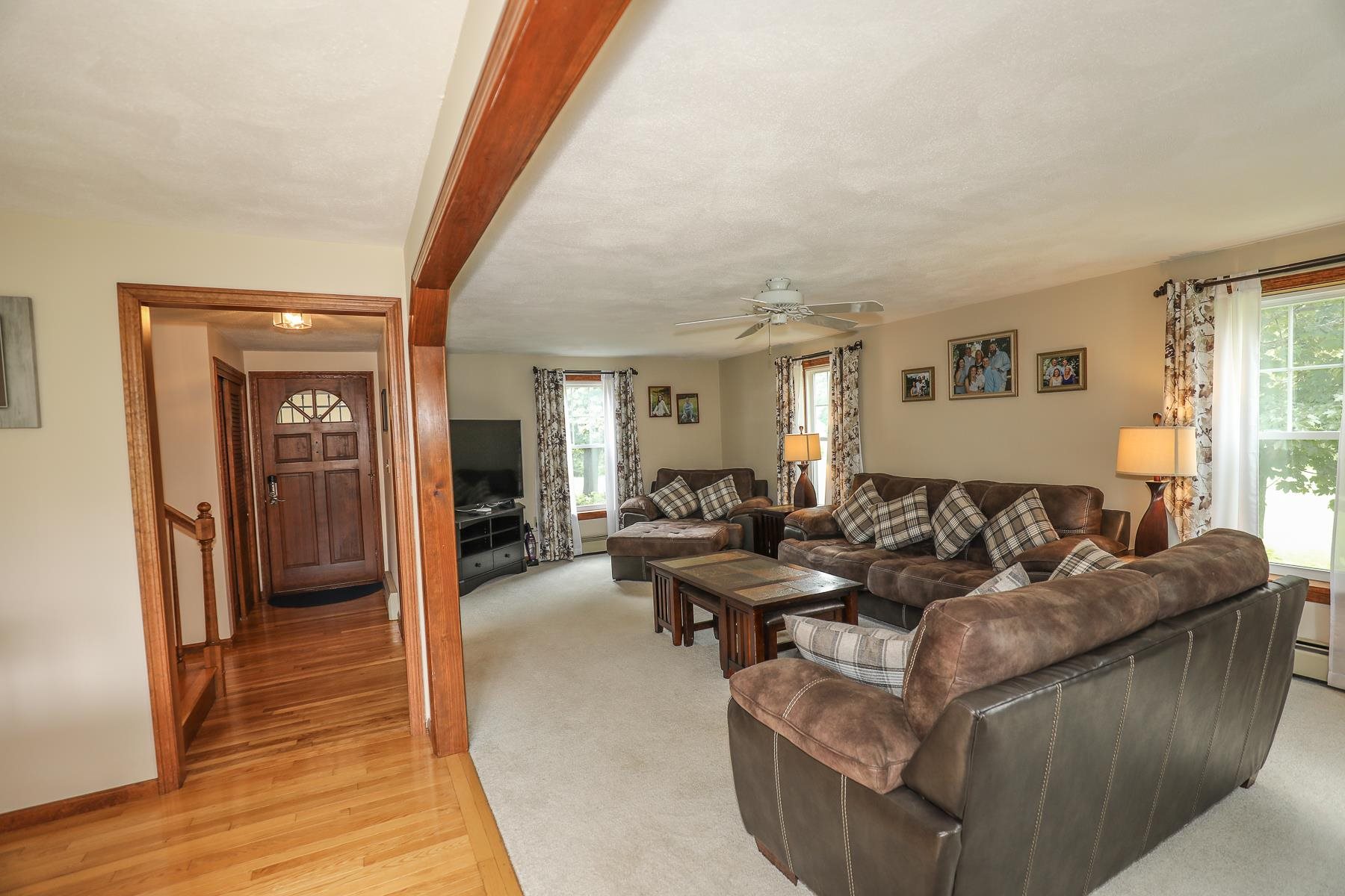 513 Mammoth Road Pelham, NH 03076 - Photo 15 of 40