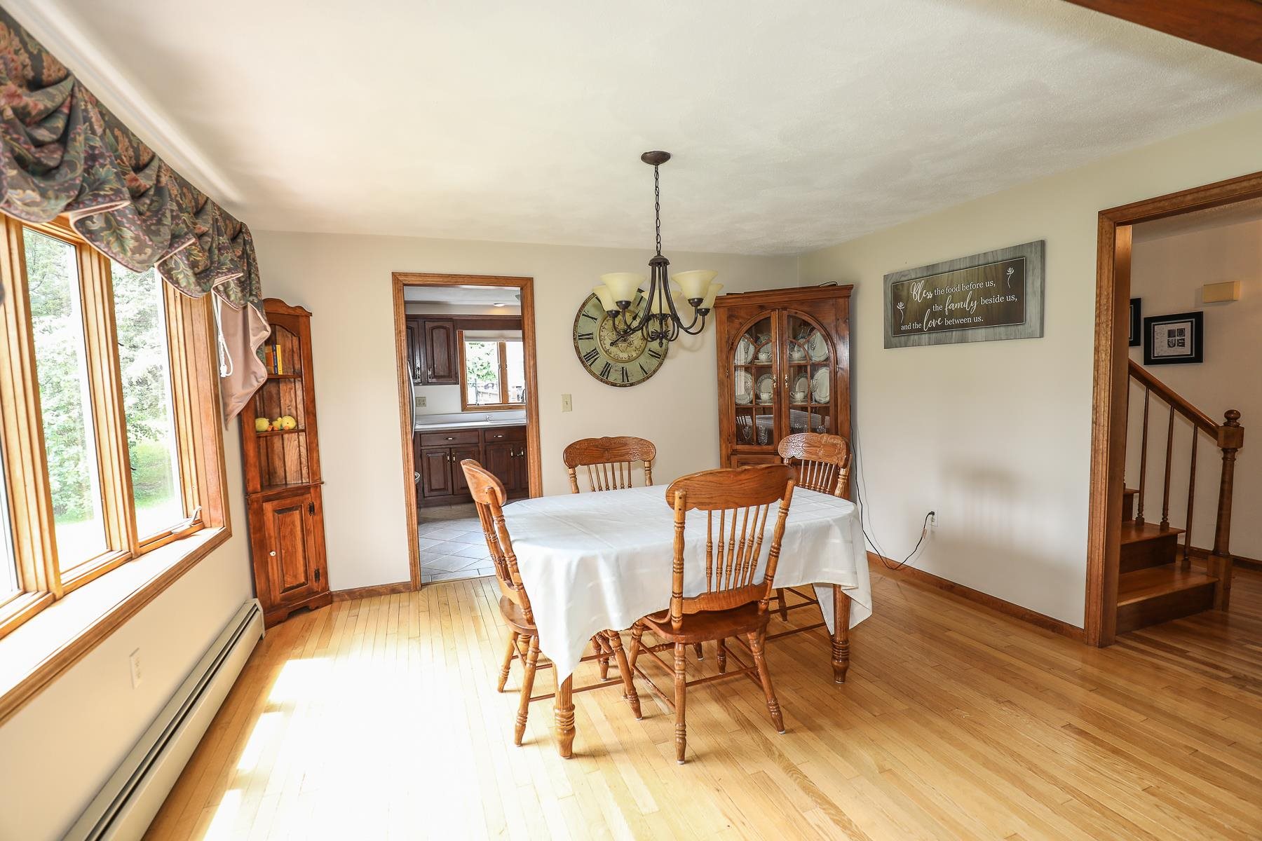 513 Mammoth Road Pelham, NH 03076 - Photo 17 of 40