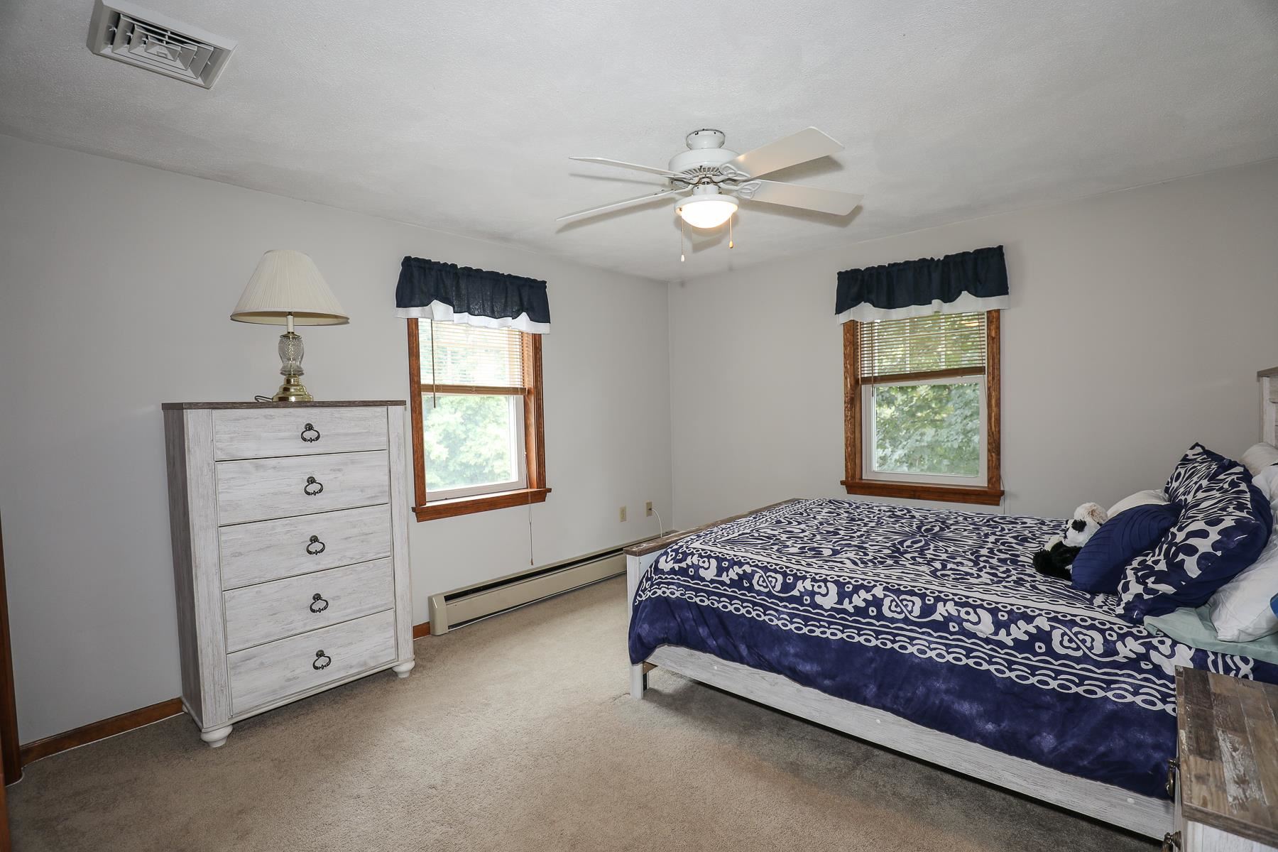 513 Mammoth Road Pelham, NH 03076 - Photo 25 of 40