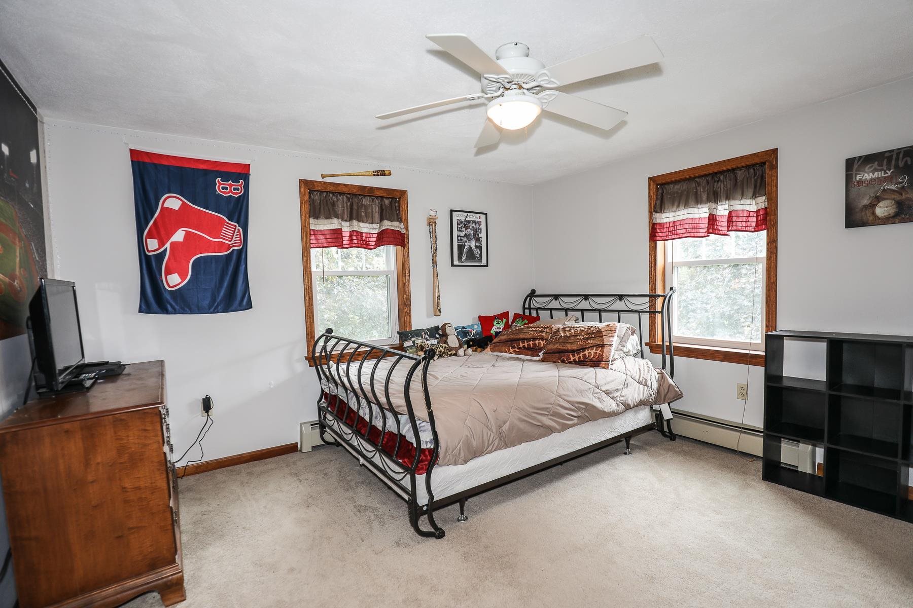 513 Mammoth Road Pelham, NH 03076 - Photo 28 of 40