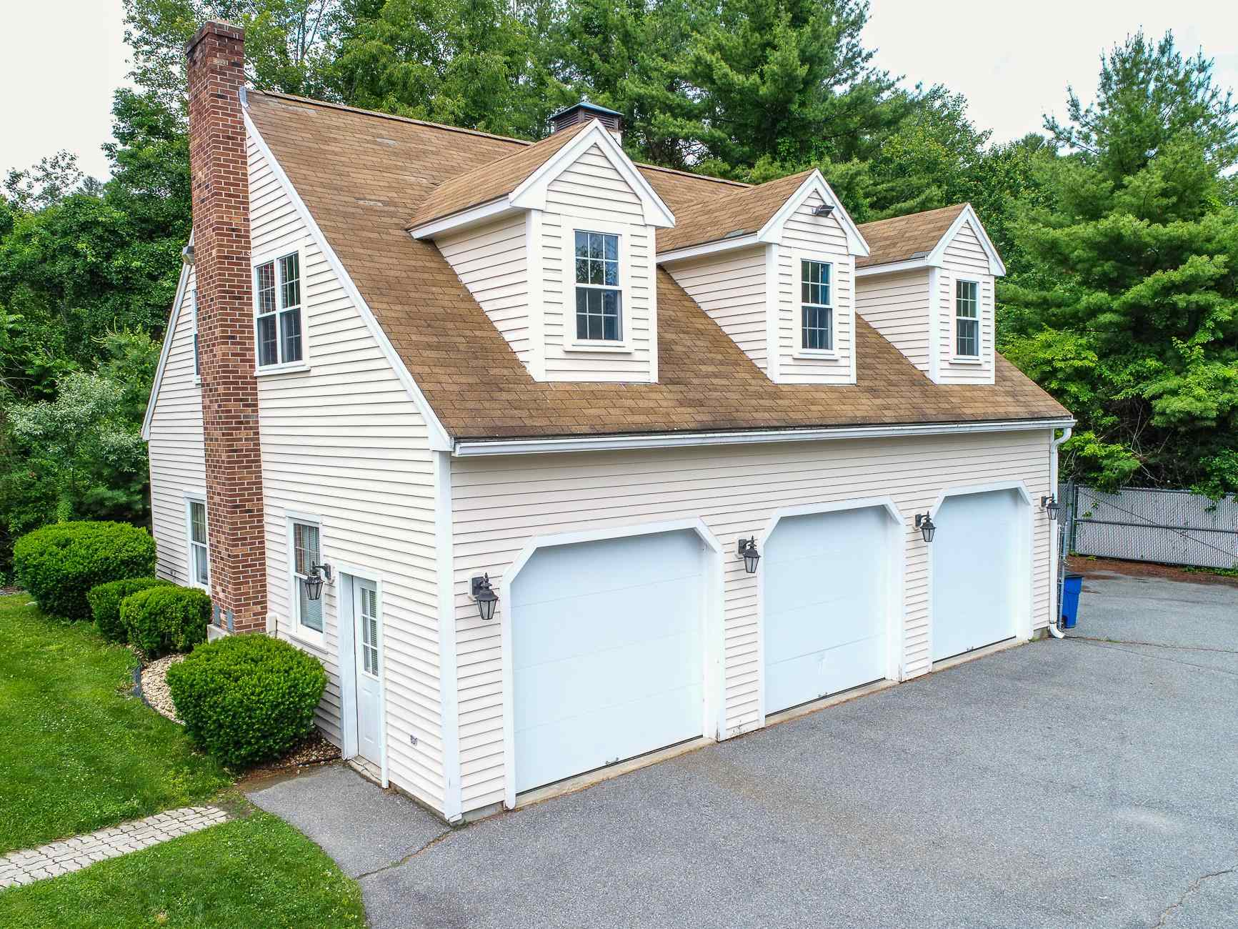 513 Mammoth Road Pelham, NH 03076 - Photo 4 of 40