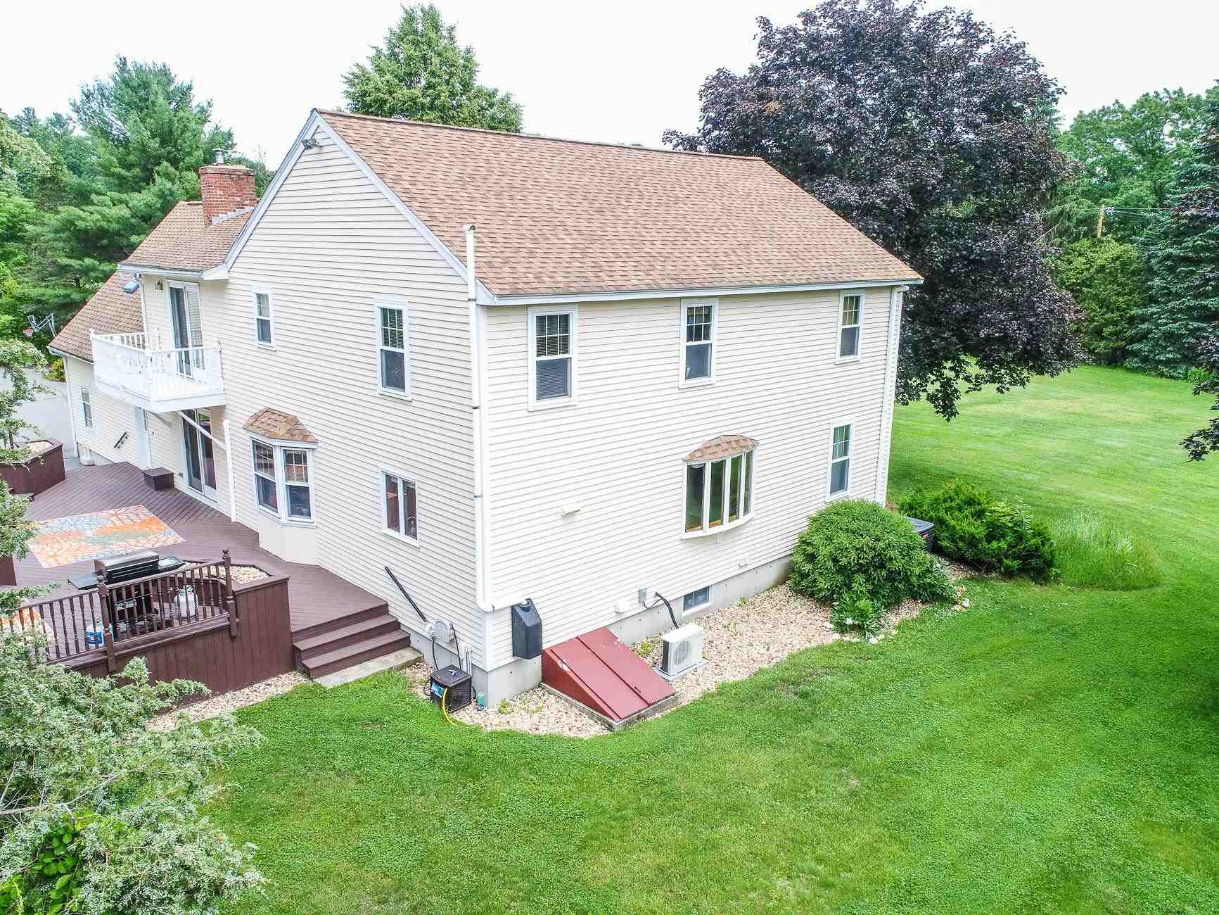 513 Mammoth Road Pelham, NH 03076 - Photo 5 of 40