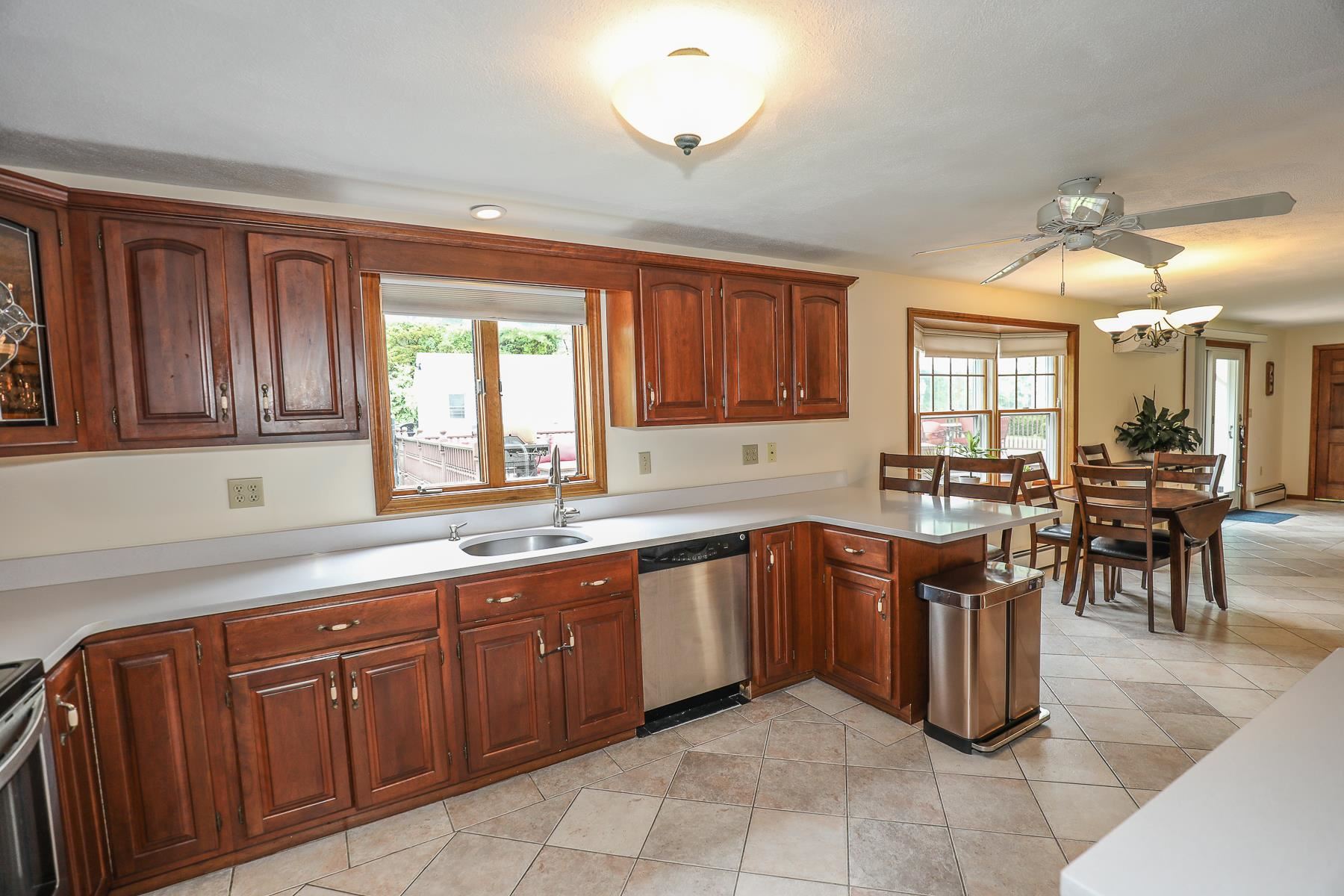 513 Mammoth Road Pelham, NH 03076 - Photo 6 of 40