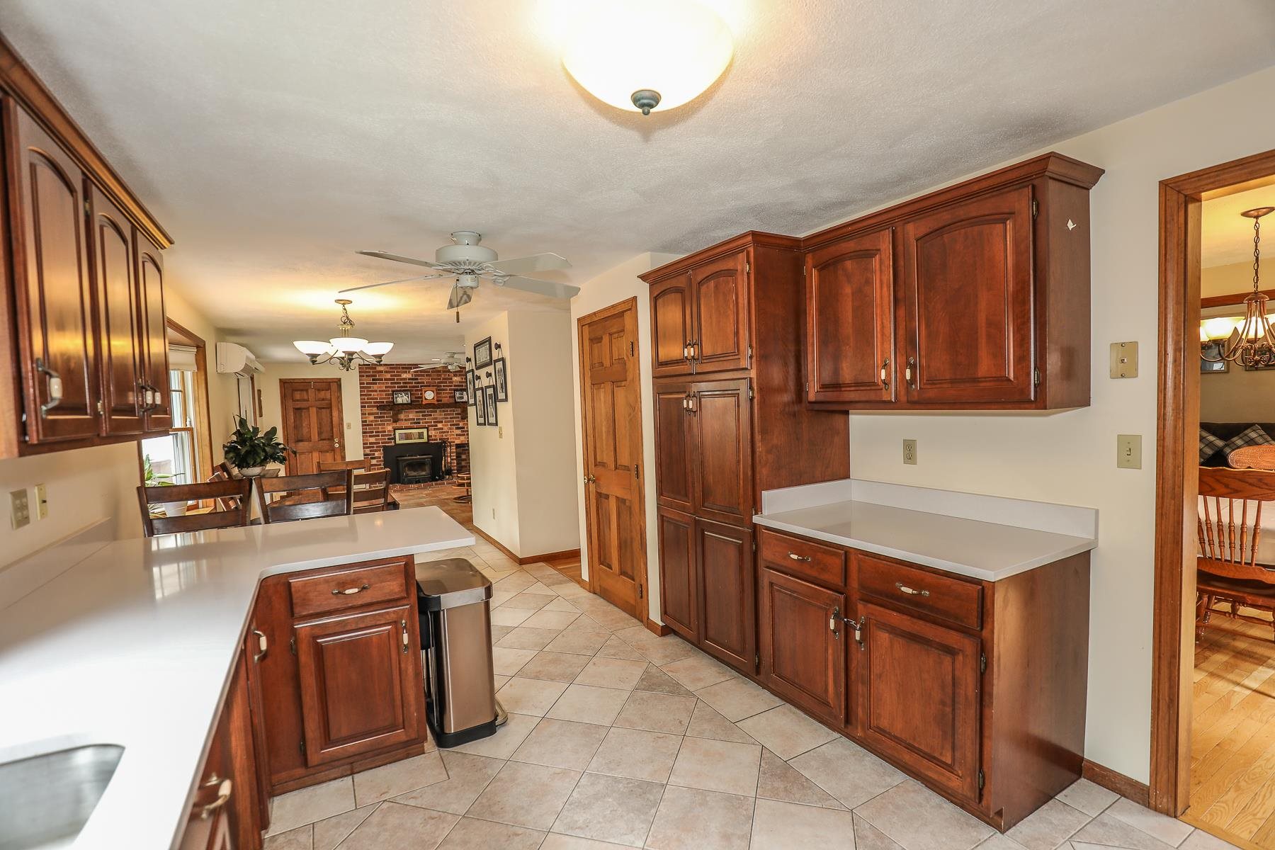 513 Mammoth Road Pelham, NH 03076 - Photo 8 of 40