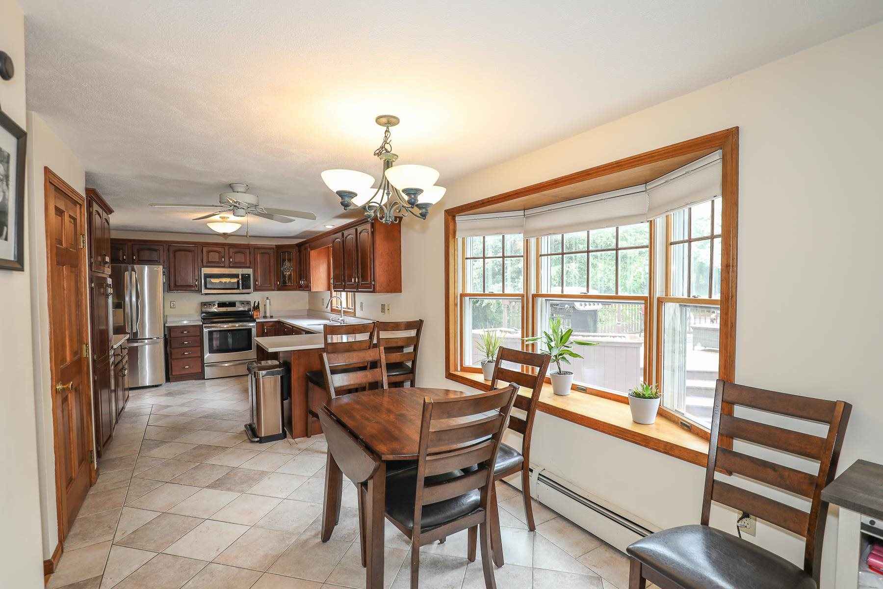 513 Mammoth Road Pelham, NH 03076 - Photo 9 of 40