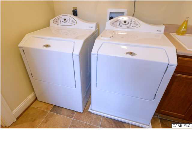 3333 Darby Road, Unit T271 Keswick, VA 22947 - Photo 12 of 32 a utility room with dryer and washer
