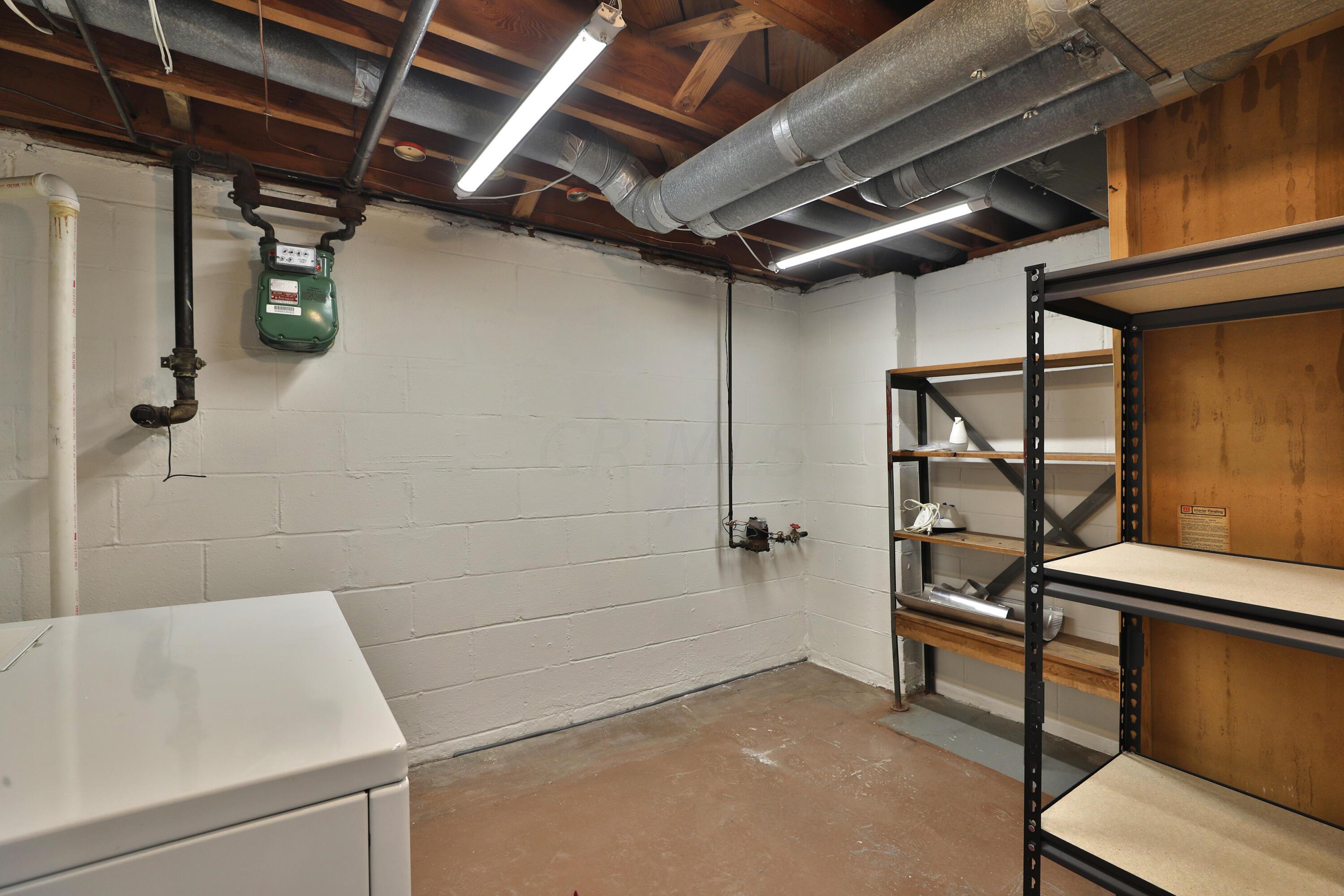 645 Morse Road Columbus, OH 43214 - Photo 29 of 41 Laundry/Storage