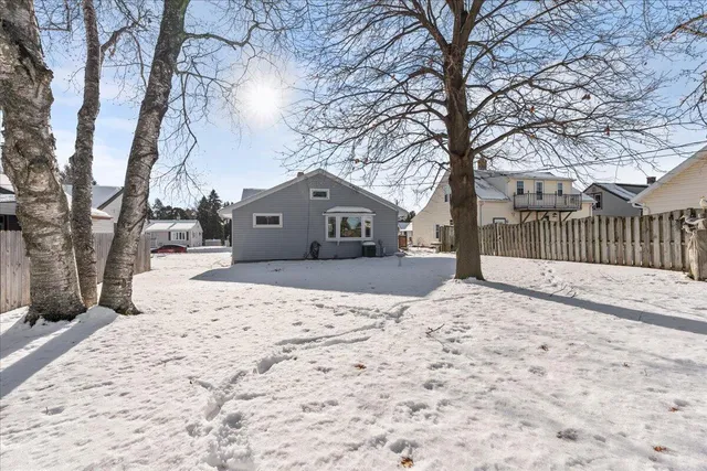 $189,900 | 1622 Jackson Street, Manitowoc, WI 54220