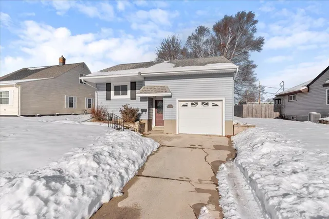 $189,900 | 1622 Jackson Street, Manitowoc, WI 54220