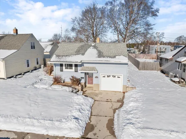 $189,900 | 1622 Jackson Street, Manitowoc, WI 54220