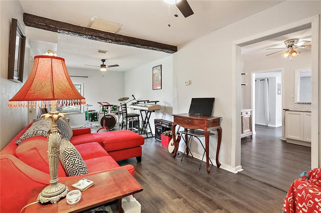 4422 Round Lake Road Apopka, FL 32712 - Photo 23 of 37 Living Room in Cottage